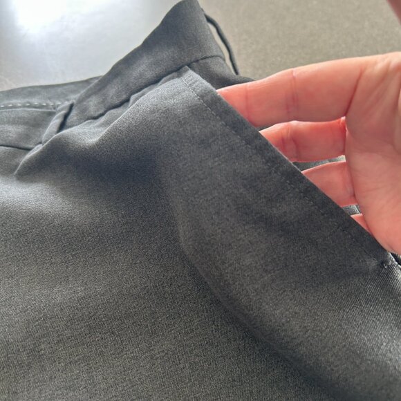Van Heusen Traveler Dress Pants - Black (Charcoal) - Size 40/32 - Picture 5 of 10